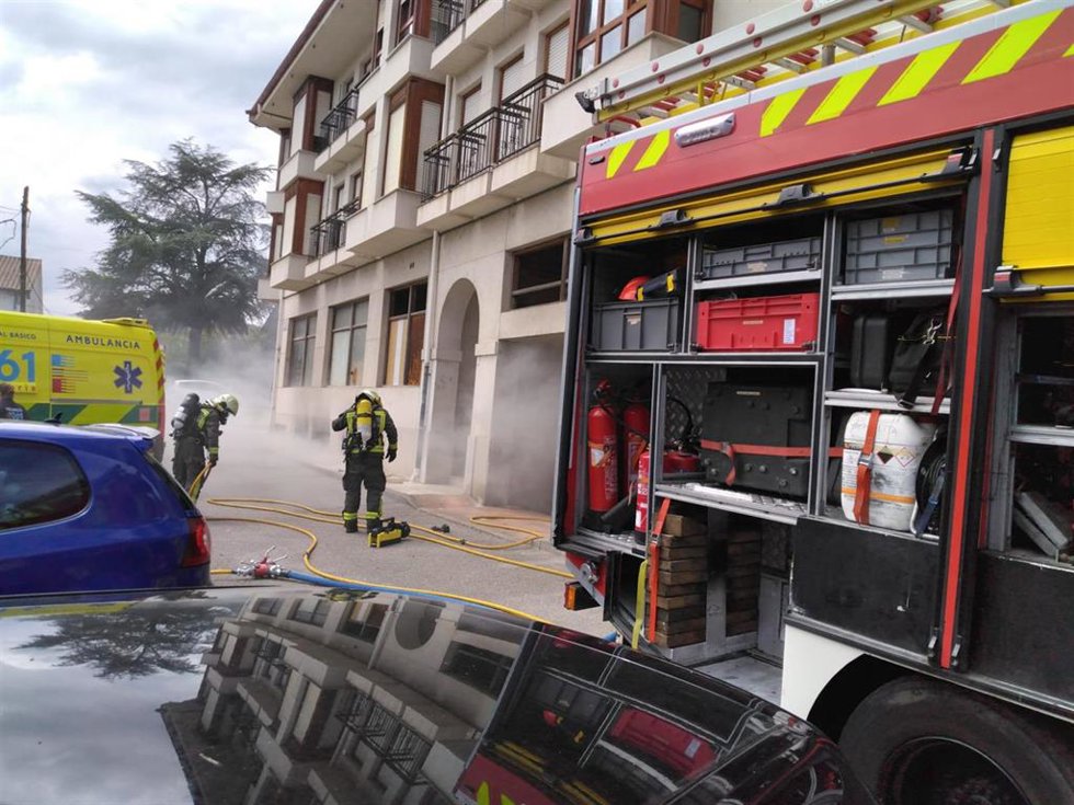 Un incendio afecta a un garaje de una vivienda del Gobierno con orden de derribo