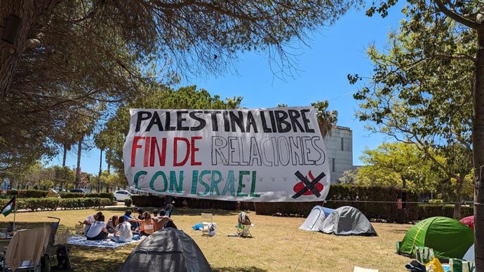 Acampada de estudiantes de la Universidad de Cádiz en el campus de Puerto Real en solidaridad con Palestina.