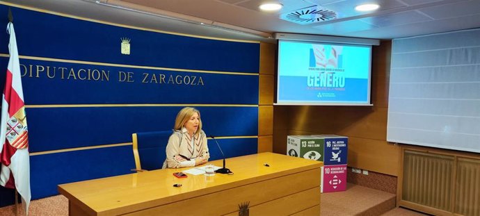 La diputada delegada de Igualdad de la DPZ, Manuela Berges, durante la presentación del plan de ayudas