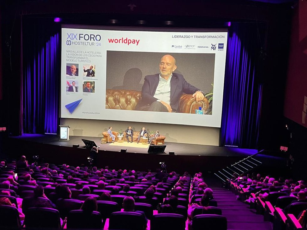 Meliá, Minor Hotels e Iberia alaban el buen momento del turismo español con una demanda "fuerte", durante una mesa redonda del Foro Hosteltur 2024.