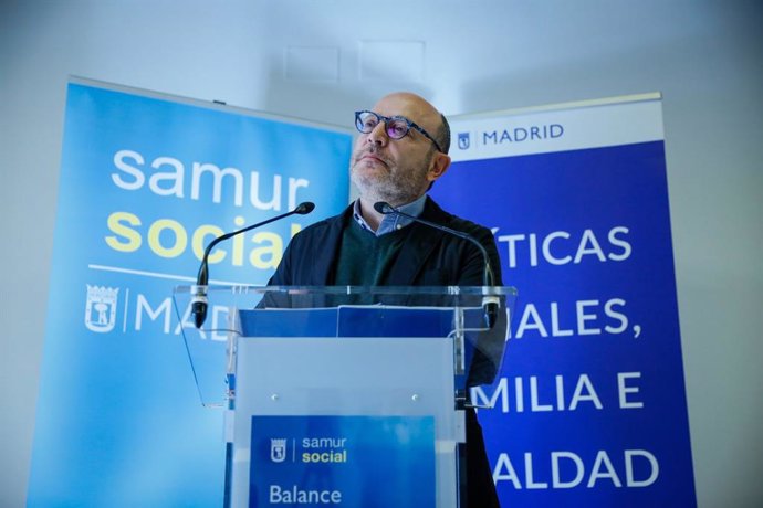 Archivo - El delegado de Políticas Sociales, Familia e Igualdad del Ayuntamiento de Madrid, José Fernández, en la Central del Samur Social