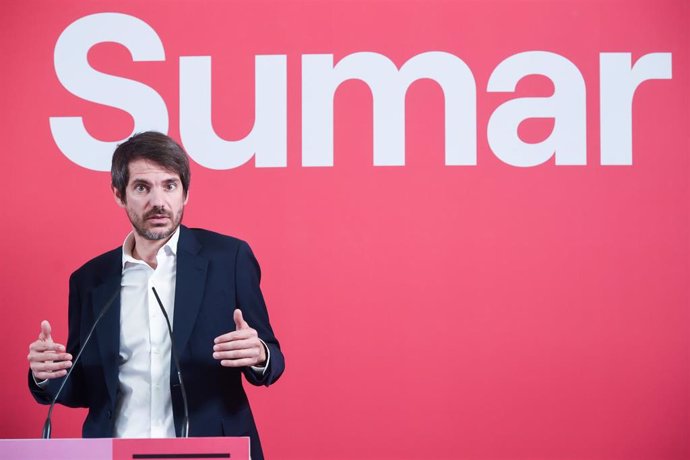 El portavoz de Sumar, Ernest Urtasun, durante una rueda de prensa, en Espacio Rastro, a 20 de mayo de 2024, en Madrid (España).