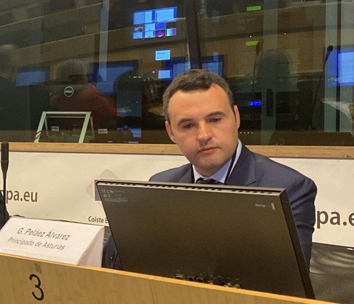 El consejero de Hacienda, Guillermo Peález,  durante la presentación del informe Índice de Progreso Social de la Comisión Europea.