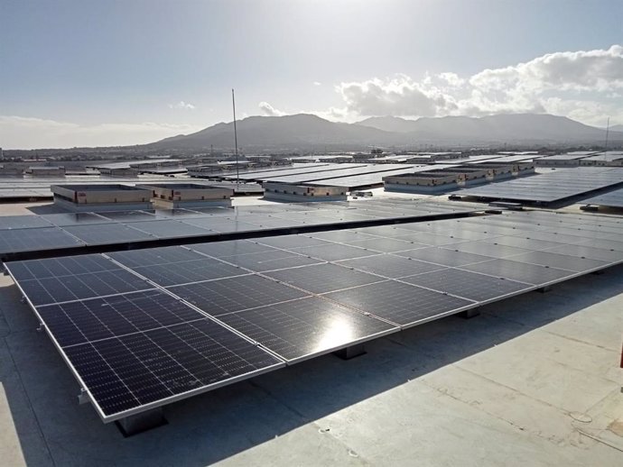 Archivo - Endesa X instala dos plantas solares de autoconsumo en la empresa Mayoral en Málaga para impulsar la sostenibilidad.