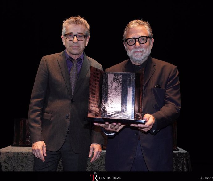 El artista Jaume Plensa recibe un premio del Teatro Real