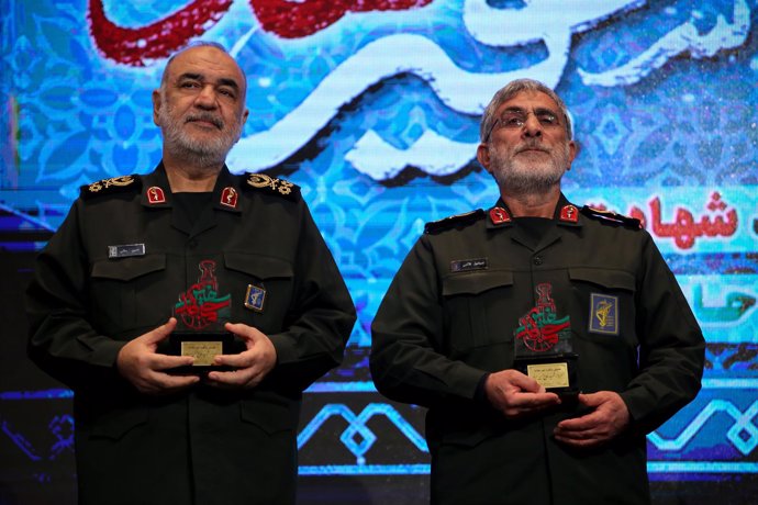 Archivo - El comandante en jefe de la Guardia Revolucionaria de Irán, Hosein Salami (I9, junto al comandante de la Fuerza Quds del cuerpo, Esmail Qaani (d), durante un acto oficial en 2022 en Teherán (archivo)
