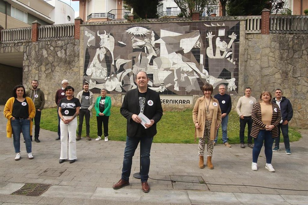 El cabeza de lista de EH Bildu a las elecciones europeas, Pernando Barrena, en Gernika (Bizkaia)