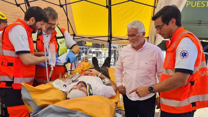 El director general de Emergencias e Interior, Sebastià Sureda, durante el simulacro que se ha organizado este jueves en el Puerto de Alcúdia ante una situación de multiemergencia.