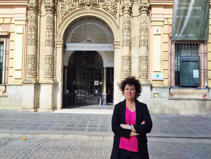 La diputada autonómica de Adelante Andalucía por Sevilla, Maribel Mora, este jueves ante el Museo de Bellas Artes.