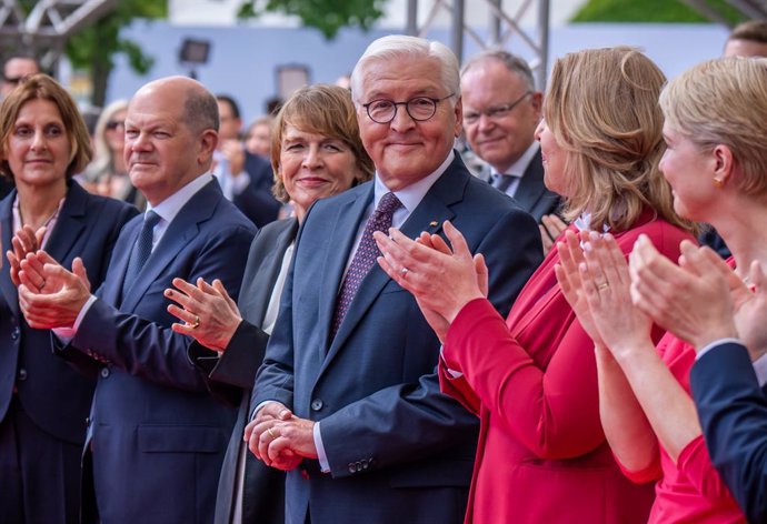 23 May 2024, Berlin: German President Frank-Walter Steinmeier (C)  is being praised following his speech during the state ceremony to mark 75 years of the Basic Law on the forum between the Bundestag and the Federal Chancellery. The Basic Law of the Feder