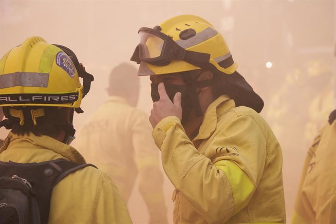 Archivo - Manifestantes de Amaya concentrados en las puertas del Parlamento a 03 de noviembre del 2021, en Sevilla (Andalucía).