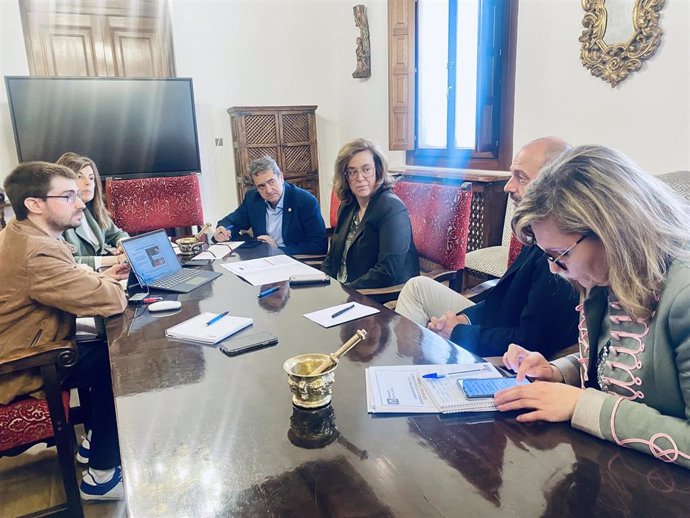 Reunión entre la Diputación y la Cámara de Comercio de Palencia.