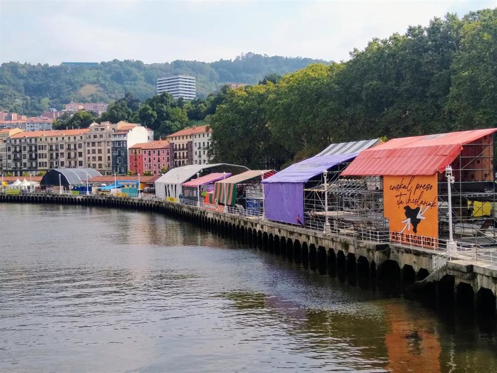 Archivo - Recinto de txosnas en las fiestas de Bilbao en 2022