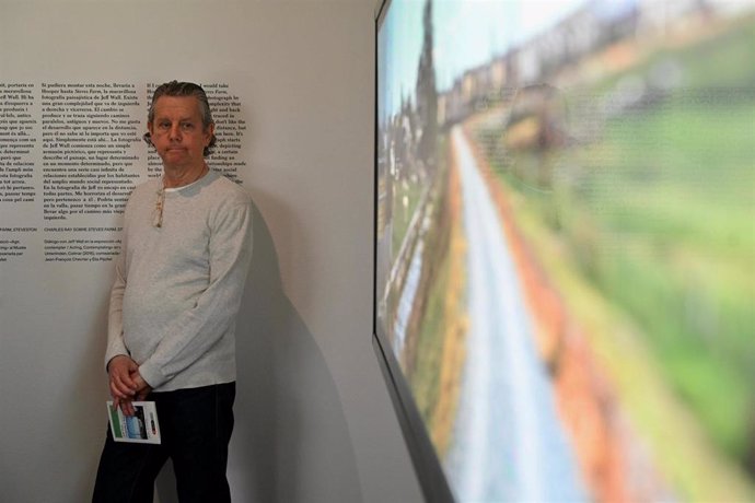 La Virreina de Barcelona reúne 35 cuadros fotográficos del artista Jeff Wall en una exposición