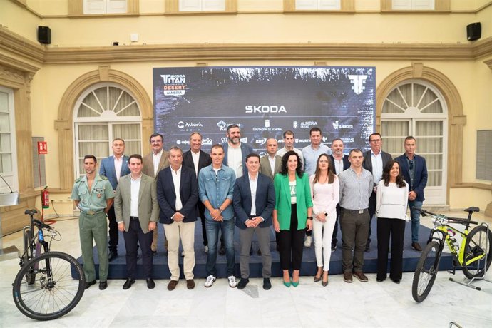 Los exciclistas profesionales Peter Sagan y Luisle Sánchez y las bonificaciones en la meta, novedades de la V Skoda Titan Desert Almería que ha sido presentada este jueves en la Diputación de Almería.