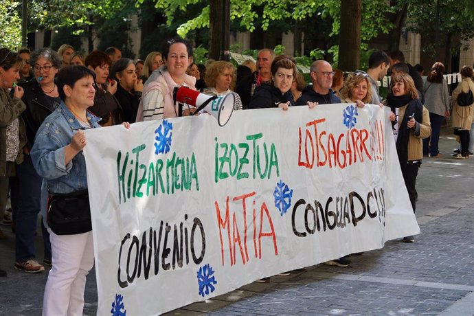Trabajadoras de la Fundación Matia exigen el "cese del bloqueo" para poder negociar el convenio frente a la Diputación de Gipuzkoa