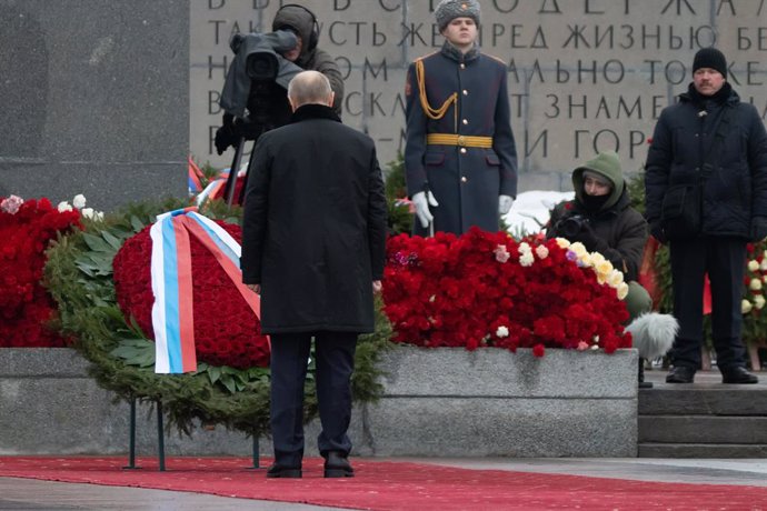 Archivo - January 27, 2024, St. Petersburg, Russia: Russian President Vladimir Putin seen during the solemn mourning ceremony at the Motherland monument, honored the memory of the victims of the siege of Leningrad at the Piskarevskoye memorial cemetery. S
