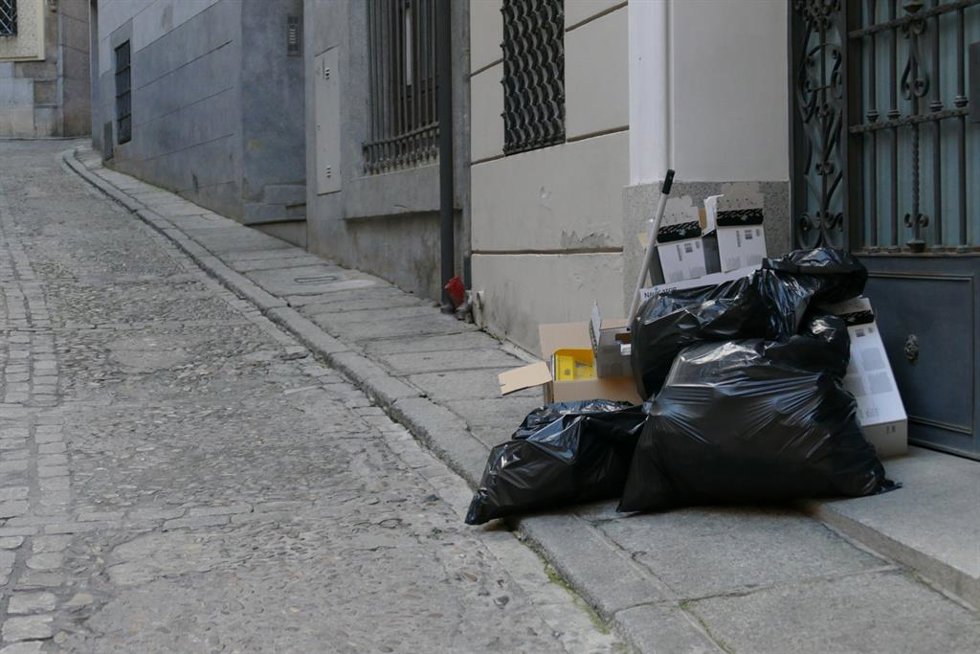 Archivo - Bolsa de basura
