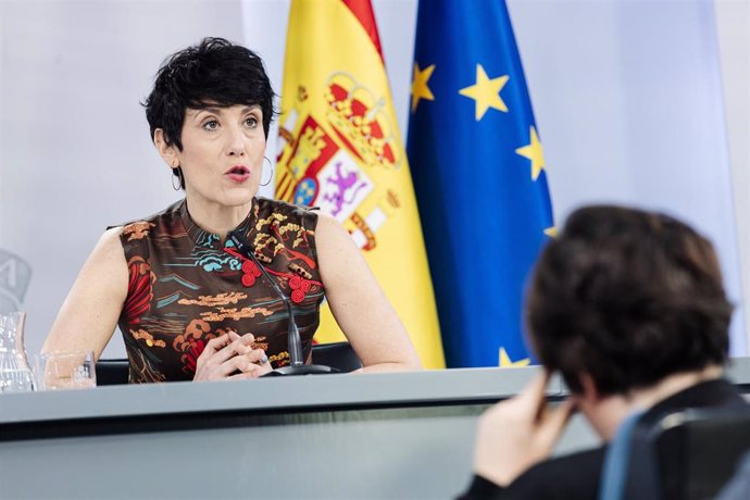 Archivo - La ministra de Inclusión, Seguridad Social y Migraciones, Elma Saiz, en una rueda de prensa 