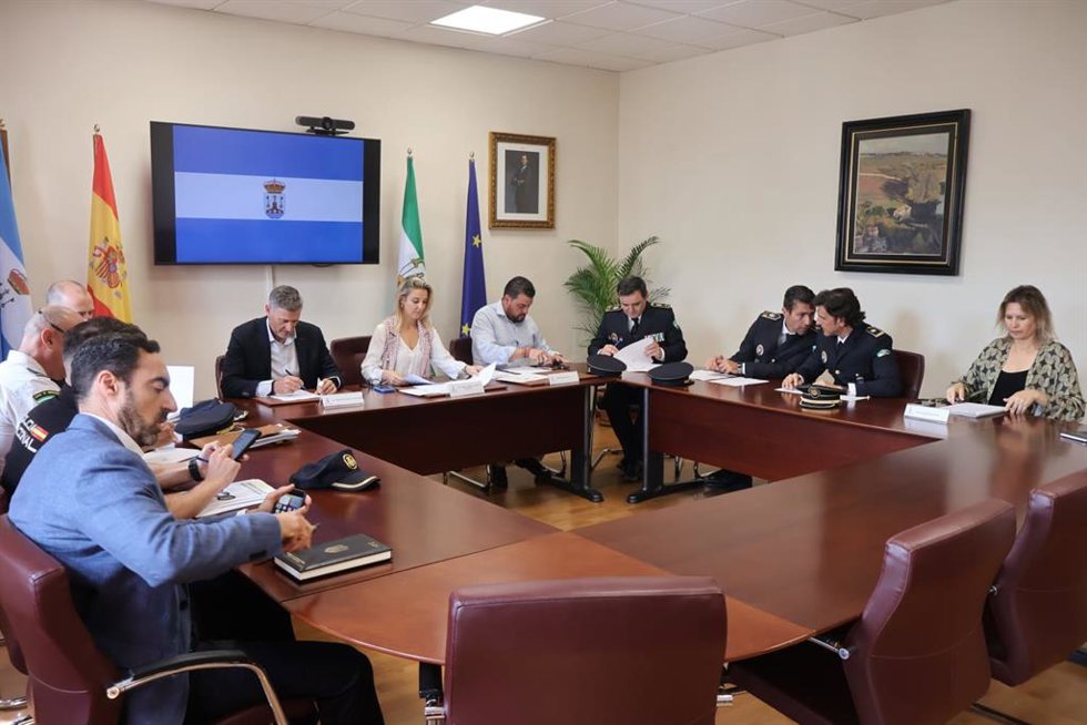 Celebrada este jueves la Junta de Seguridad que establece la coordinación de las distintas fuerzas con presencia en el Real de San Juan durante los días de Feria.