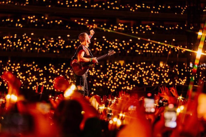 Archivo - A supplied image obtained on Monday, November 20, 2023, shows Coldplay in concert at Optus Stadium in Perth. Coldplay has announced it will tour Sydney and Melbourne in 2024. (AAP Image/Supplied by Anna Lee, Live Nation) NO ARCHIVING, EDITORIAL 
