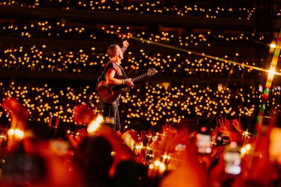Archivo - A supplied image obtained on Monday, November 20, 2023, shows Coldplay in concert at Optus Stadium in Perth. Coldplay has announced it will tour Sydney and Melbourne in 2024. (AAP Image/Supplied by Anna Lee, Live Nation) NO ARCHIVING, EDITORIA