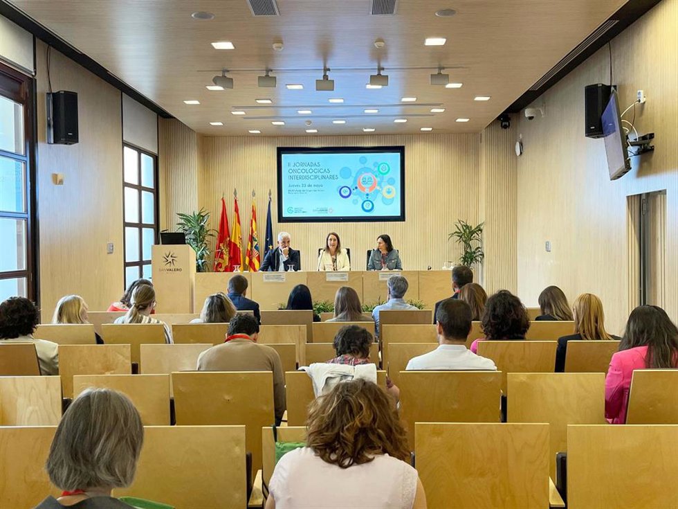 Más de 15 profesionales comparten en la USJ conocimiento sobre el abordaje del cáncer desde diversas disciplinas.