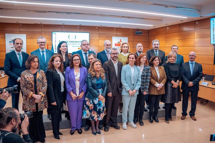 Archivo - Foto de familia de los asistentes al pleno del Consejo Interterritorial del Sistema Nacional de Salud (CISNS), en el Ministerio de Sanidad, a 9 de febrero de 2024, en Madrid (España). 