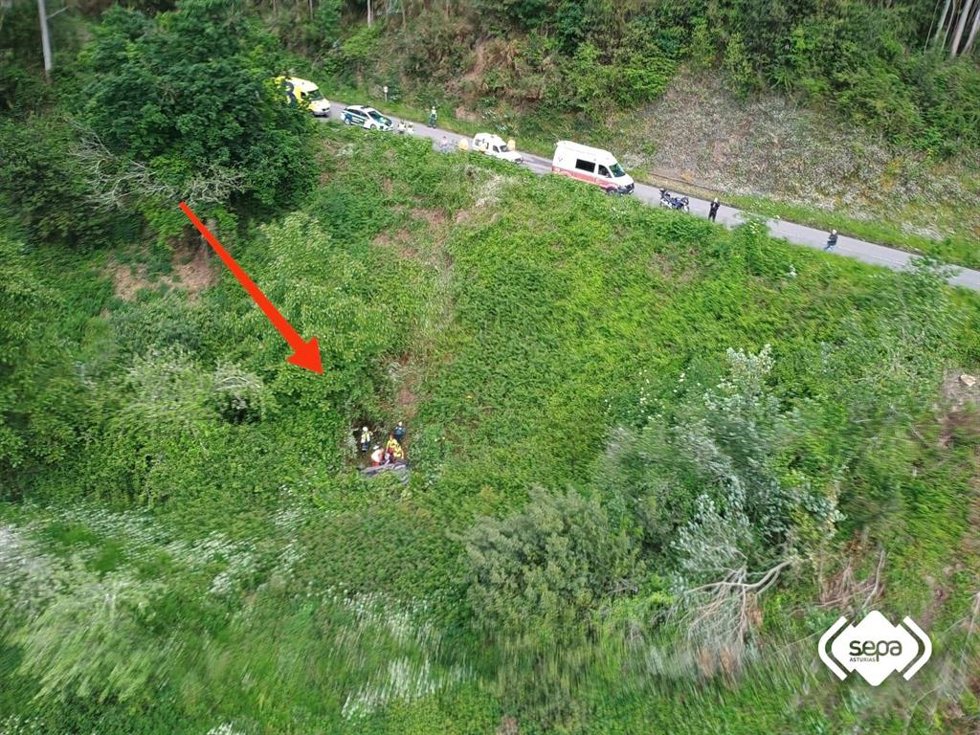 Intervención en un accidente de tráfico en Pravia