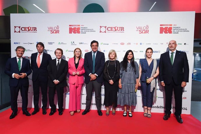 Foto de familia de la quinta edición de los Premios Empresariales del Sur de España, Premios PEC, organizados por la Asociación de Empresarios del Sur de España, Cesur.