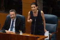 Vox pide la reprobación de un diputado de Más Madrid que "realizó un gesto de disparar una pistola" en la Asamblea