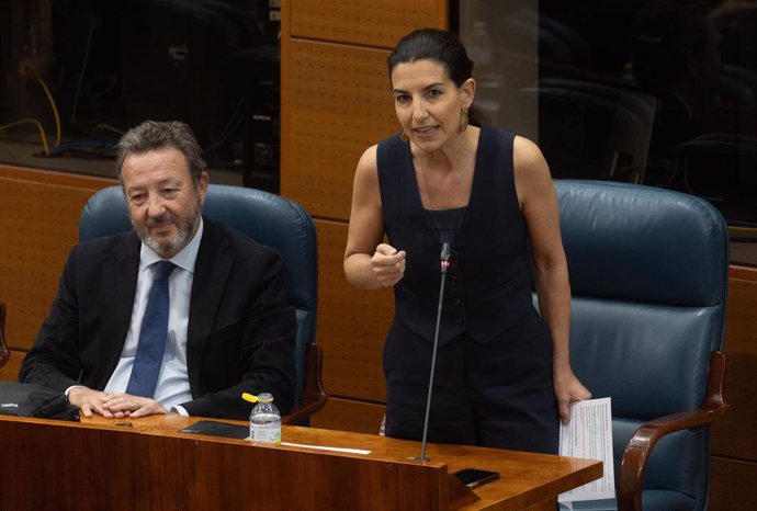 La portavoz de VOX en la Asamblea de Madrid, Rocío Monasterio, interviene durante un pleno en la Asamblea de Madrid, a 23 de mayo de 2024, en Madrid (España).