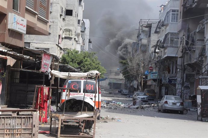 Humo tras un bombardeo israelí en el norte de la Franja de Gaza
