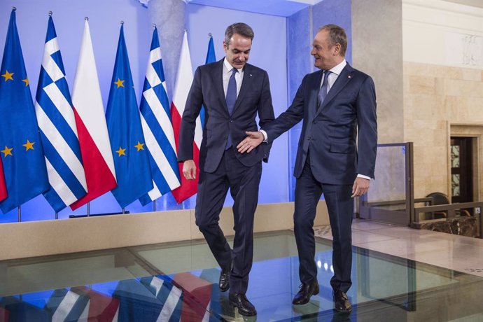 Archivo - April 12, 2024, Warsaw, Poland: Prime minister Donald Tusk (R) welcomes the Greek PM Kyriakos Mitsotakis (L) in the PM's Chancellery on Ujazdowskie avenue. The GreekÂ Prime MinisterÂ Kyriakos MitsotakisÂ arrived in WarsawÂ and met with Donald Tu