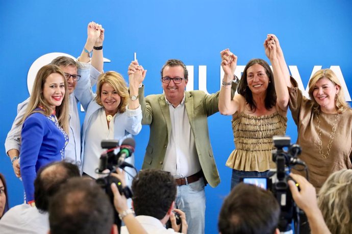 Los principales líderes del PP en Huelva, durante el acto de inicio de campaña.