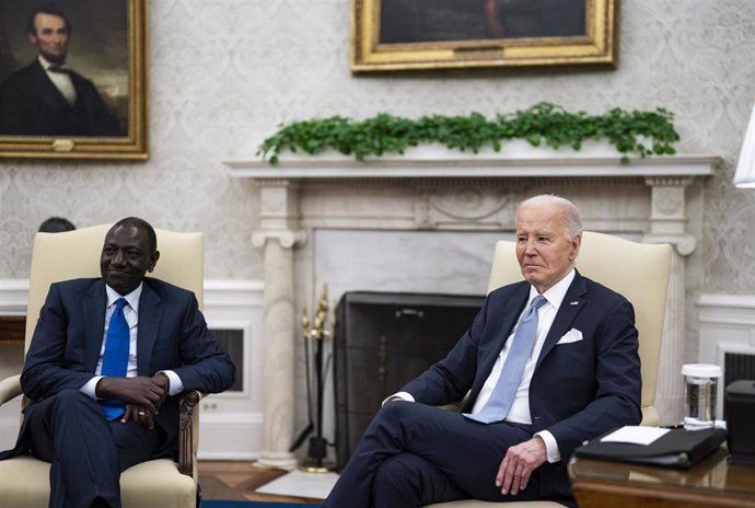 El presidente de Estados Unidos, Joe Biden, con su homólogo keniano, William Ruto