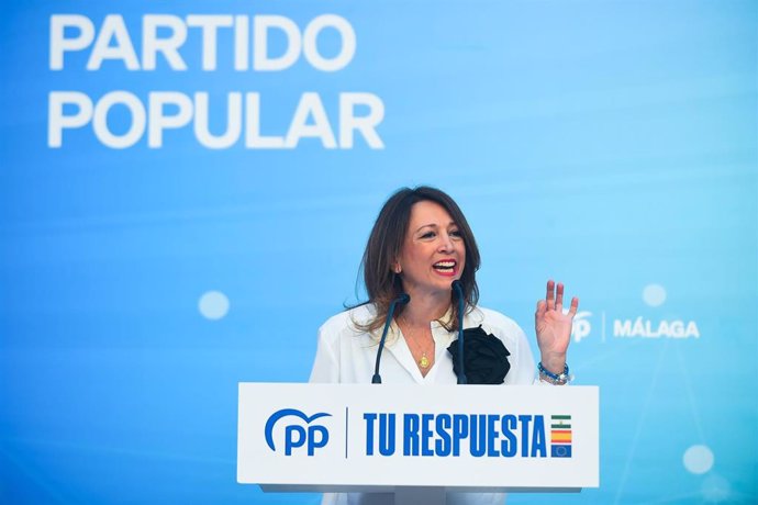 La presidenta provincial del PP, Patricia Navarro, interviene en el acto de inicio de campaña del PP-A para las elecciones europeas en Fuengirola (Málaga).
