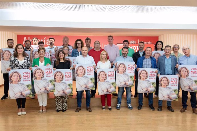 Foto de familia del PSOE de Almería en el inicio de campaña.