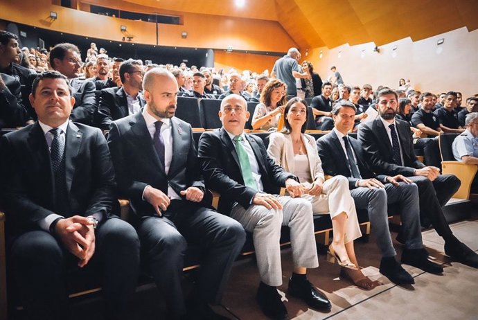 El vicepresidente y consejero de Interior, Emergencias y Ordenación del Territorio de la Región de Murcia, José Ángel Antelo, preside el acto de toma de posesión de los nuevos bomberos del Consorcio de Extinción de Incendios y Salvamento de la Región