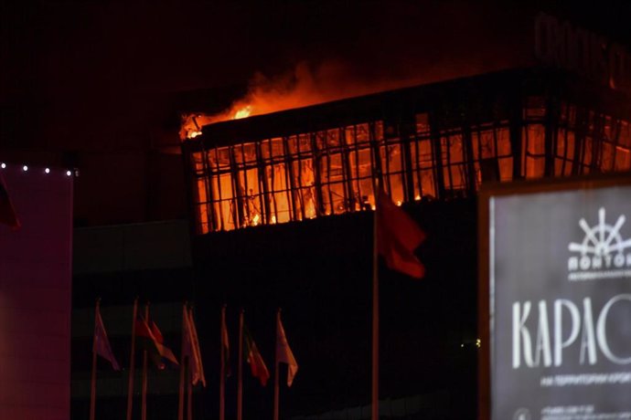 Archivo - Incendio en la sala de conciertos Crocus City Hall de la capital de Rusia, Moscú, tras el atentado perpetrado en marzo de 2024 en las instalaciones, cuya autoría fue reclamada por Estado Islámico (archivo)