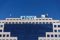 Sacyr se desploma más de un 6% tras captar 222 millones en la ampliación de capital