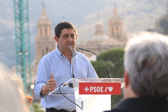Francisco Reyes interviene en el acto de inicio de campaña de las elecciones al Parlamento Europeo del PSOE de Jaén.