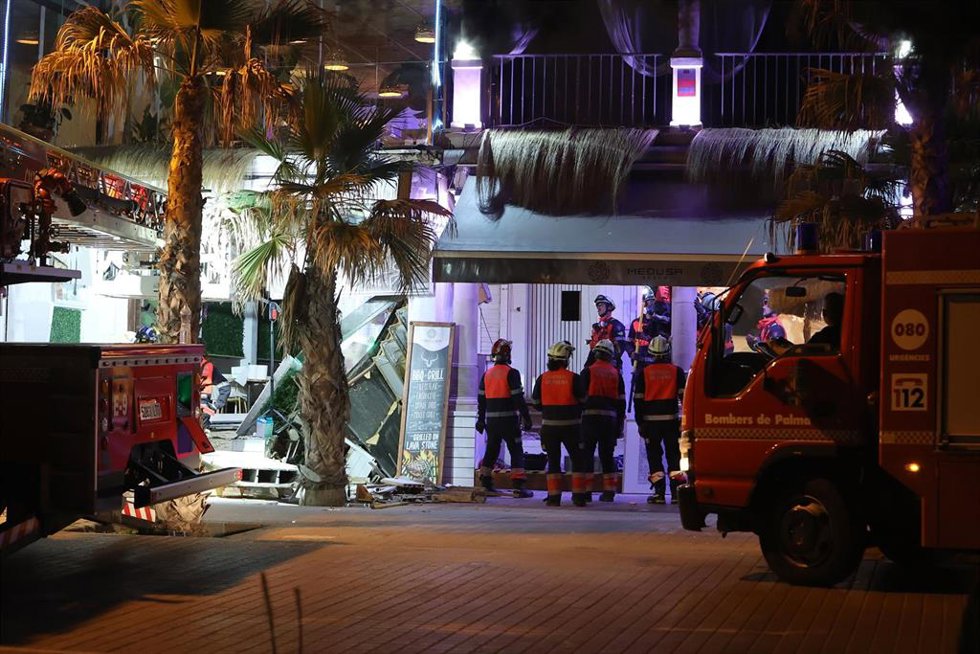Vista de los daños de un edificio derrumbado, en la playa de Palma, a 23 de mayo de 2024, en Palma de Mallorca, Mallorca, Baleares (España). 