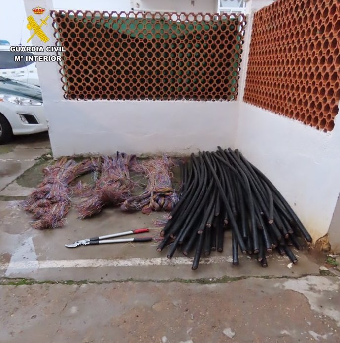 Catorce detenidos por robos continuados de cable de cobre en la comarca de Puertollano (Ciudad Real) .