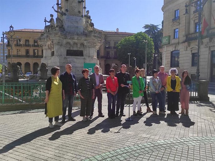 El cabeza de lista de EH Bildu en las elecciones europeas, Pernando Barrena, en un acto de campaña este viernes en Pamplona.