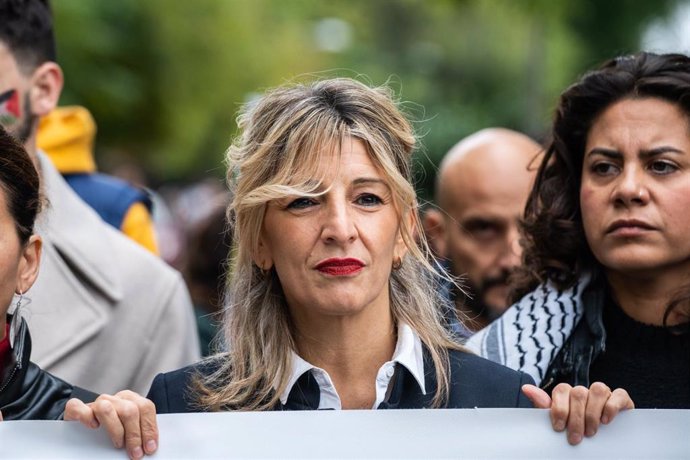 Archivo - La vicepresidenta segunda del Gobierno y ministra de Trabajo y Economía Social en funciones, Yolanda Díaz, participa en una manifestación en apoyo a Palestina.
