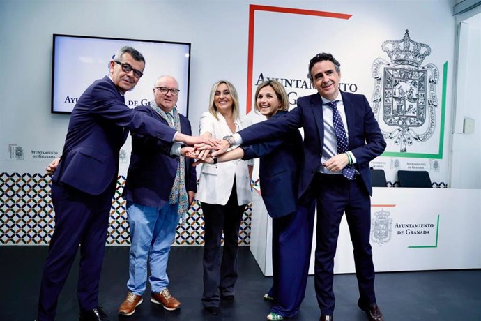 El Ayuntamiento alcanza un acuerdo con los hosteleros para regular y sancionar el exceso de mesas