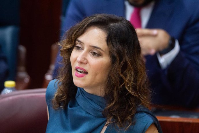 La presidenta de la Comunidad de Madrid, Isabel Díaz Ayuso, interviene durante un pleno en la Asamblea de Madrid 