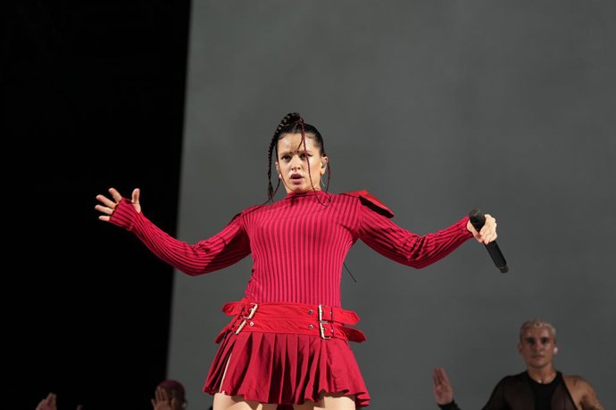 Archivo - La cantante Rosalía durante su concierto en el Barakaldo Bizkaia Arena Bec, a 27 de julio de 2022, en Barakaldo, Vizcaya, País Vasco (España). La gira mundial 'Motomami Tour', con la que Rosalía recorrerá 16 países, empezó en la ciudad de Alme