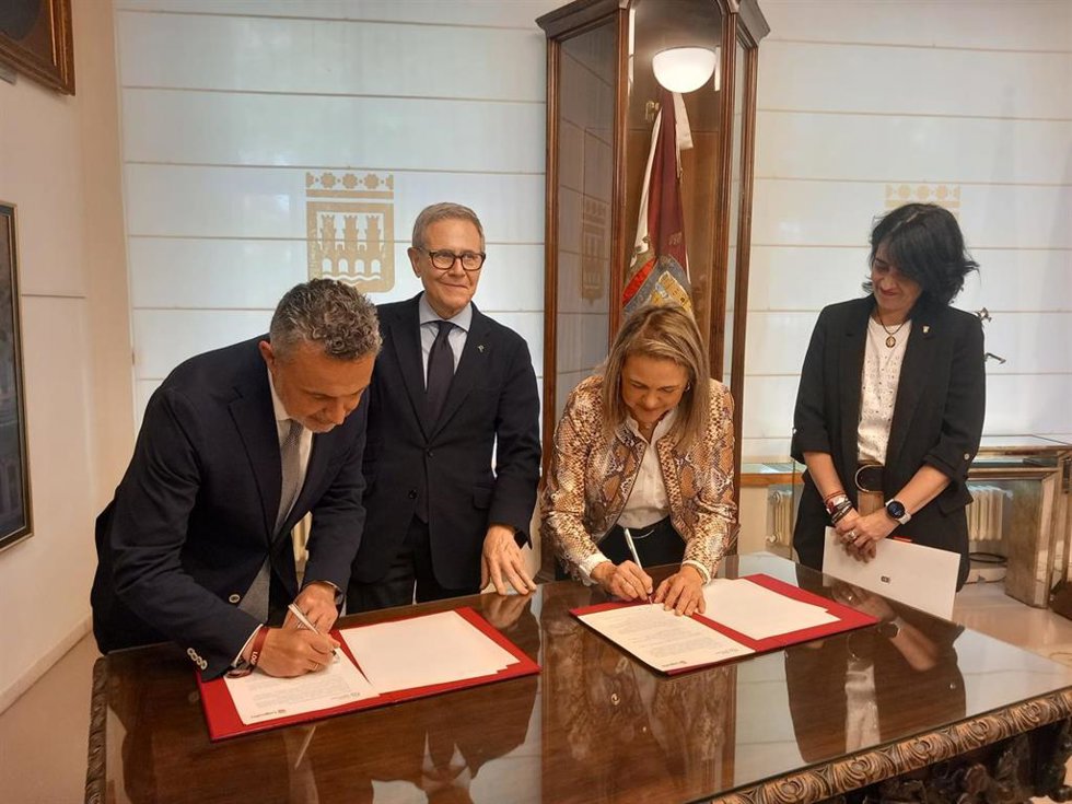 Firma de un convenio de colaboración para el impulso al proyecto 'Espacios Sin Humo' con el objetivo de reducir los efectos del tabaquismo